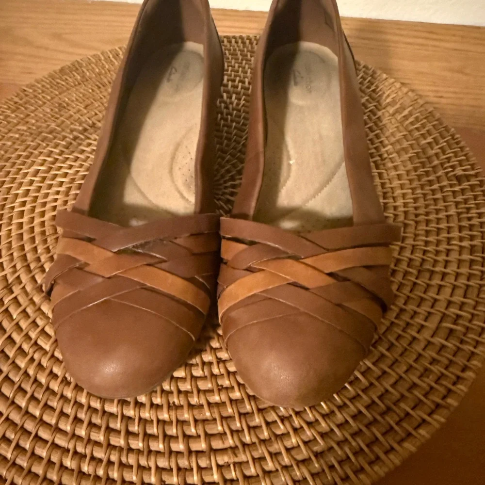 Clarks Women's‎ Brown Leather Woven Flats